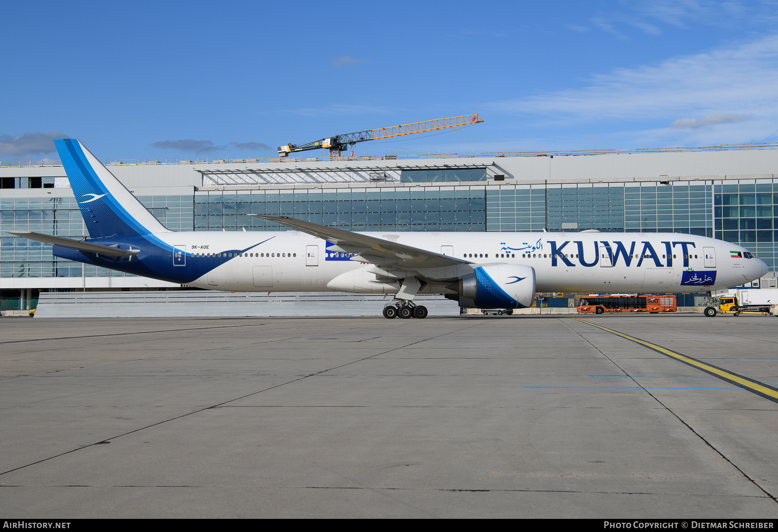 Aircraft Photo of 9K-AOE | Boeing 777-300/ER | Kuwait Airways | AirHistory.net #844658