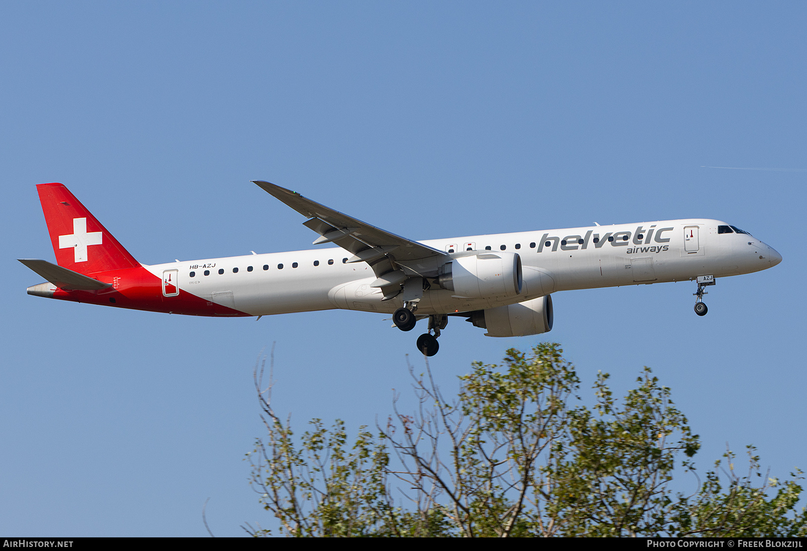 Aircraft Photo of HB-AZJ | Embraer 195-E2 (ERJ-190-400) | Helvetic Airways | AirHistory.net #844802