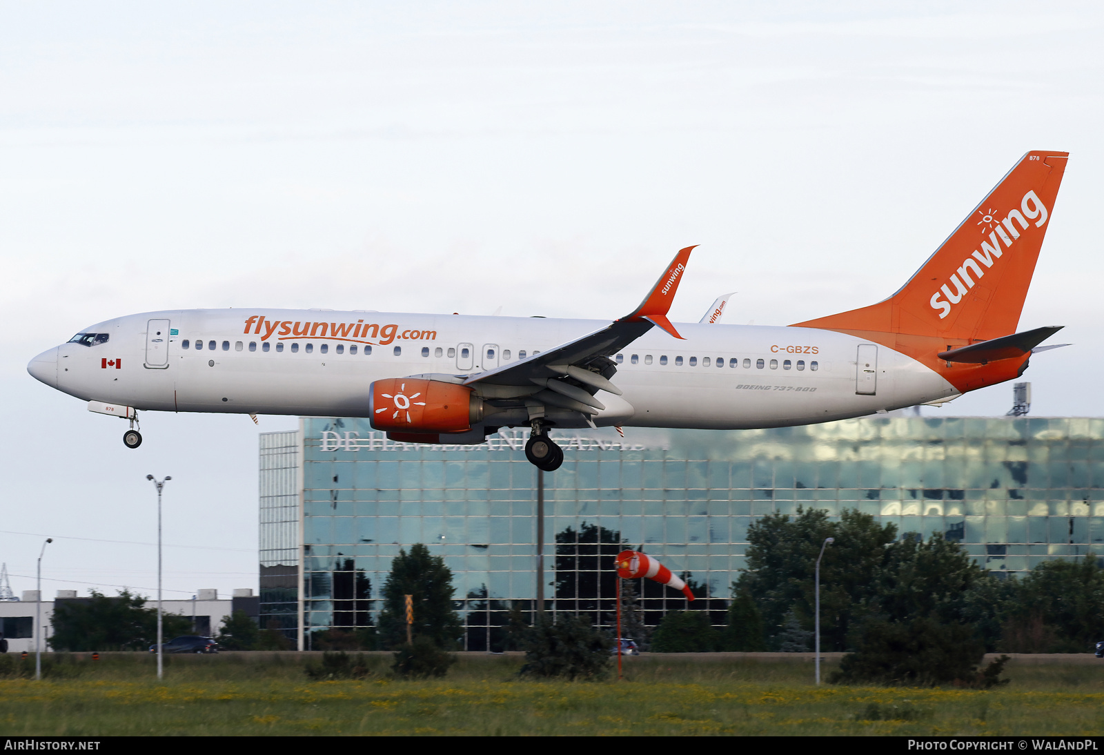 Aircraft Photo of C-GBZS | Boeing 737-8SH | Sunwing Airlines | AirHistory.net #844810