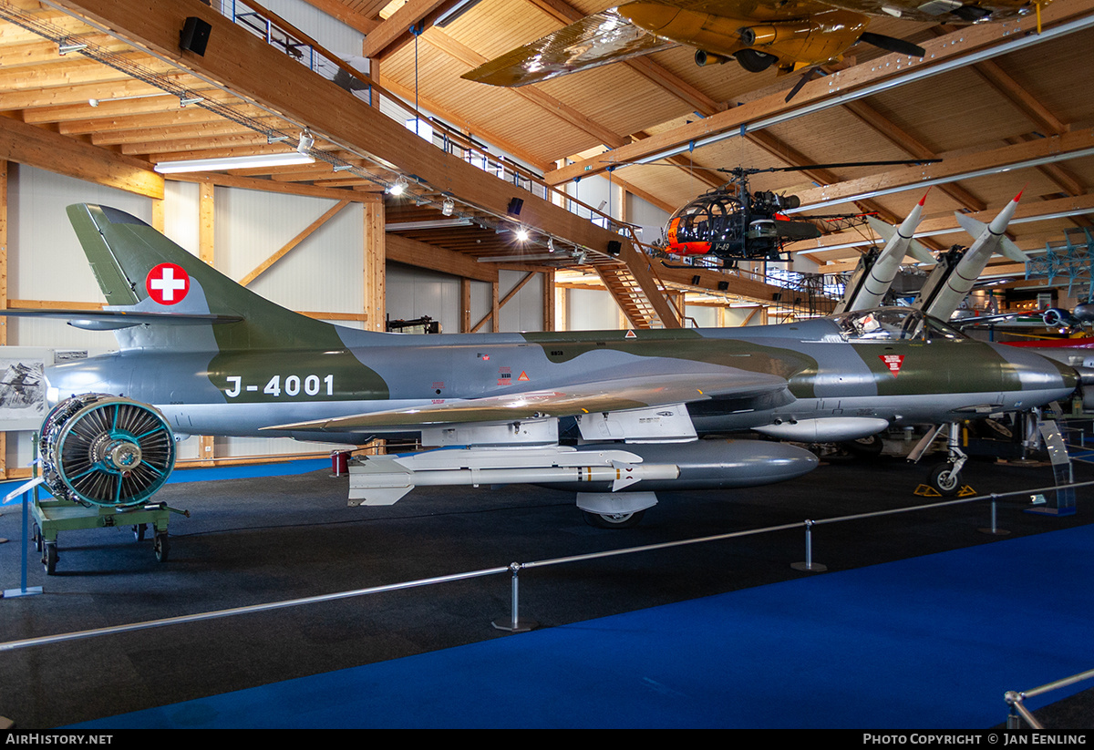 Aircraft Photo of J-4001 | Hawker Hunter F58 | Switzerland - Air Force | AirHistory.net #844864