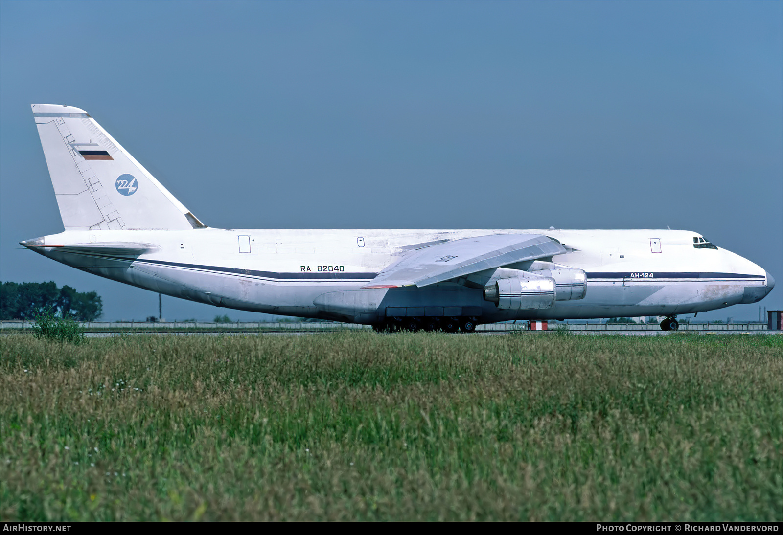 Aircraft Photo of RA-82040 | Antonov An-124-100 Ruslan | Russia - Air Force | AirHistory.net #844902