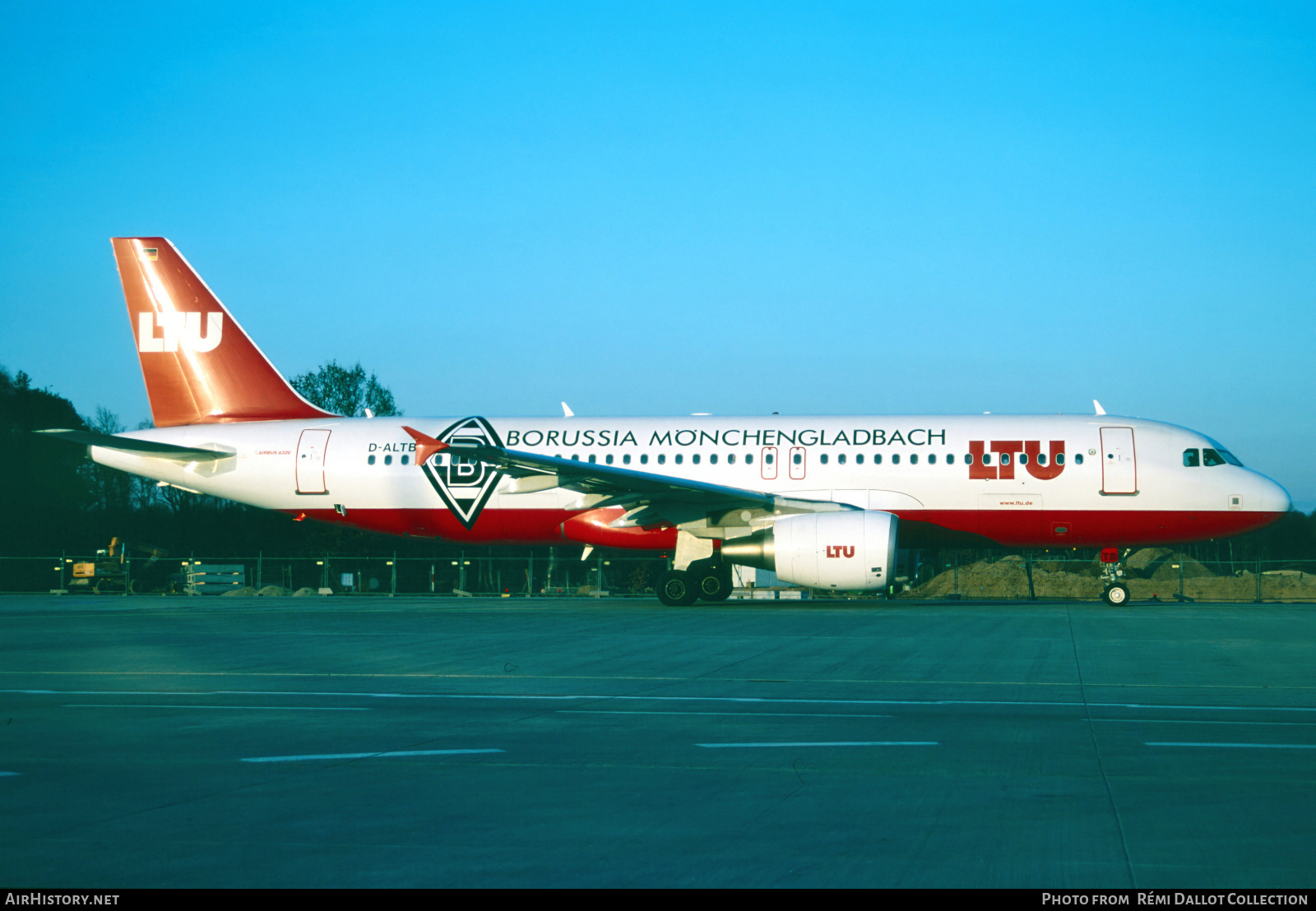 Aircraft Photo of D-ALTB | Airbus A320-214 | LTU - Lufttransport-Unternehmen | AirHistory.net #844935
