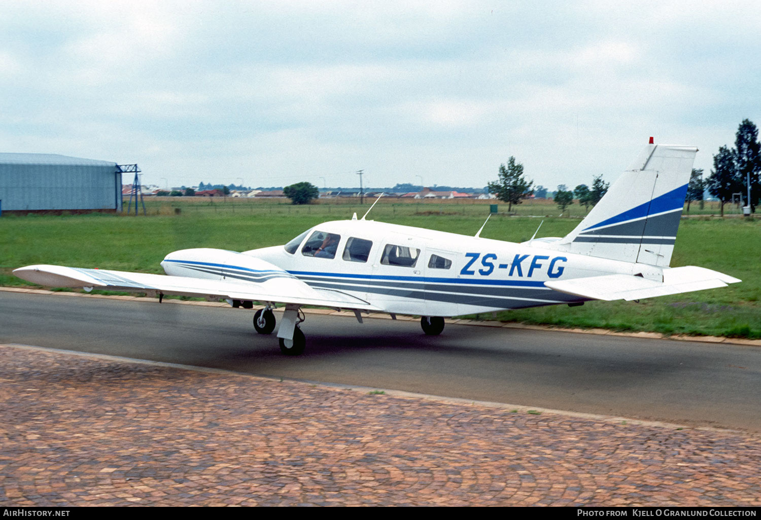 Aircraft Photo of ZS-KFG | Piper PA-34-200T Seneca II | AirHistory.net #845248
