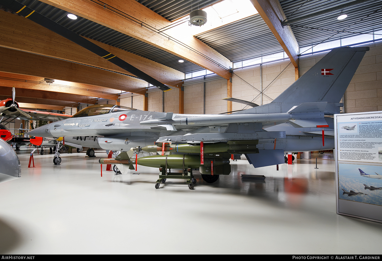 Aircraft Photo of E-174 | General Dynamics F-16A Fighting Falcon | Denmark - Air Force | AirHistory.net #845304