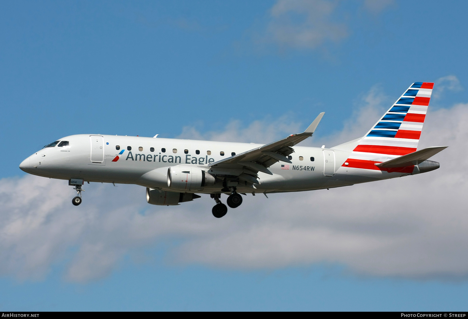 Aircraft Photo of N654RW | Embraer 170SE (ERJ-170-100SE) | American Eagle | AirHistory.net #845321