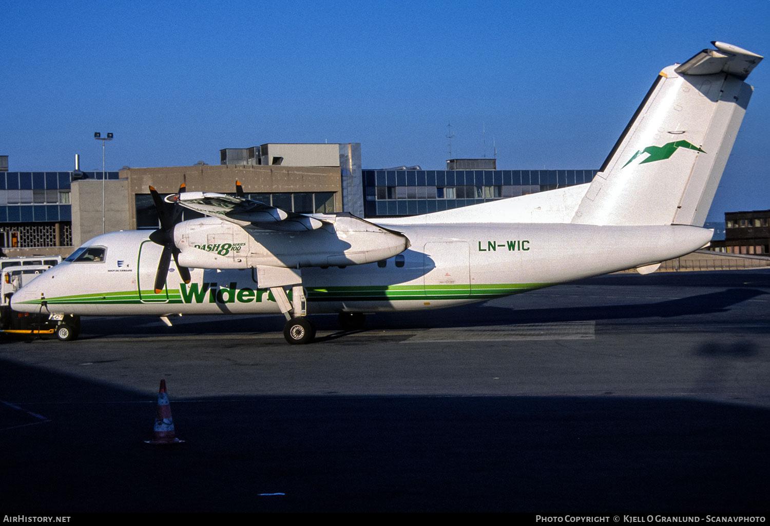 Aircraft Photo of LN-WIC | De Havilland Canada DHC-8-103 Dash 8 | Widerøe | AirHistory.net #845325