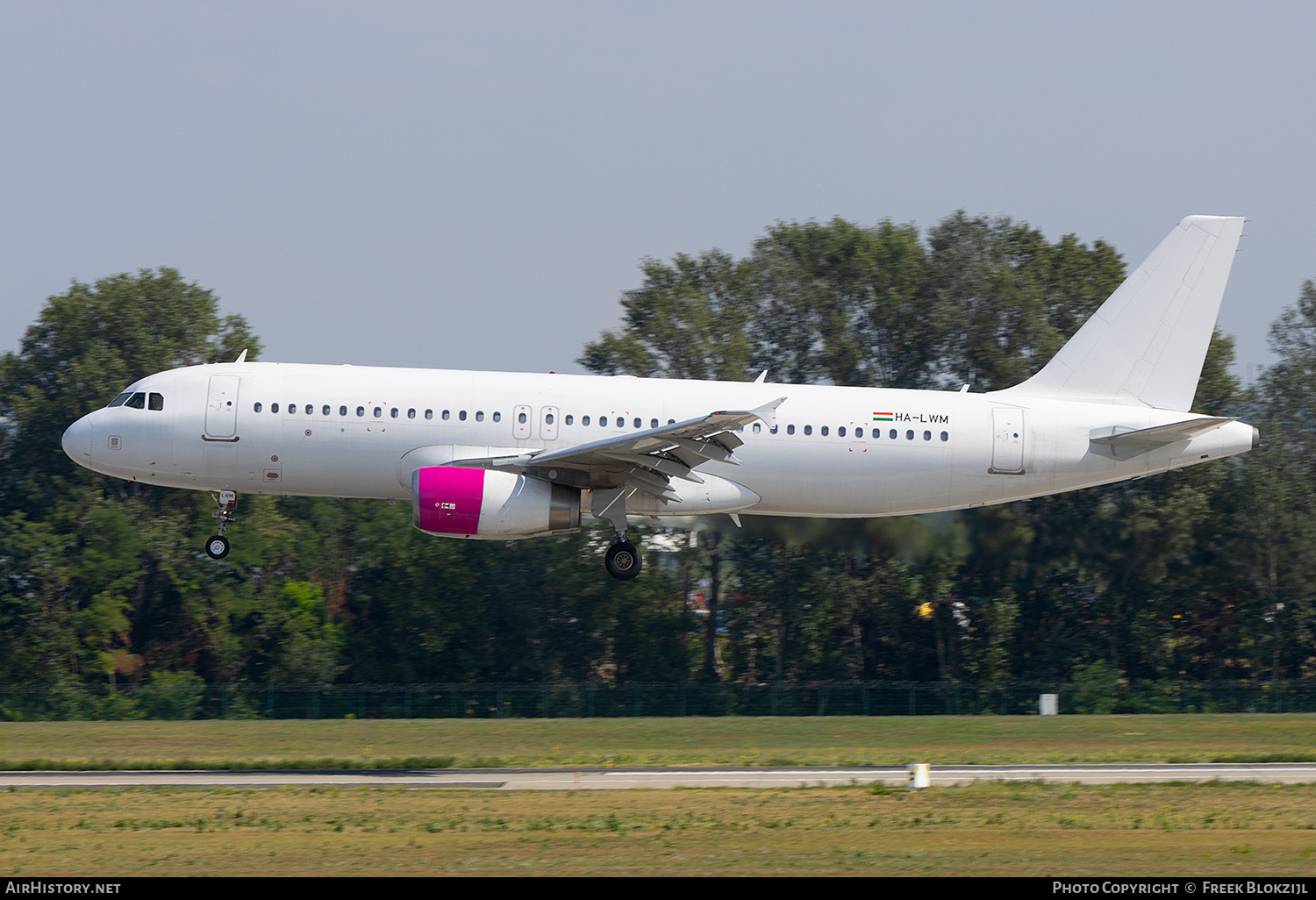 Aircraft Photo of HA-LWM | Airbus A320-232 | AirHistory.net #845672