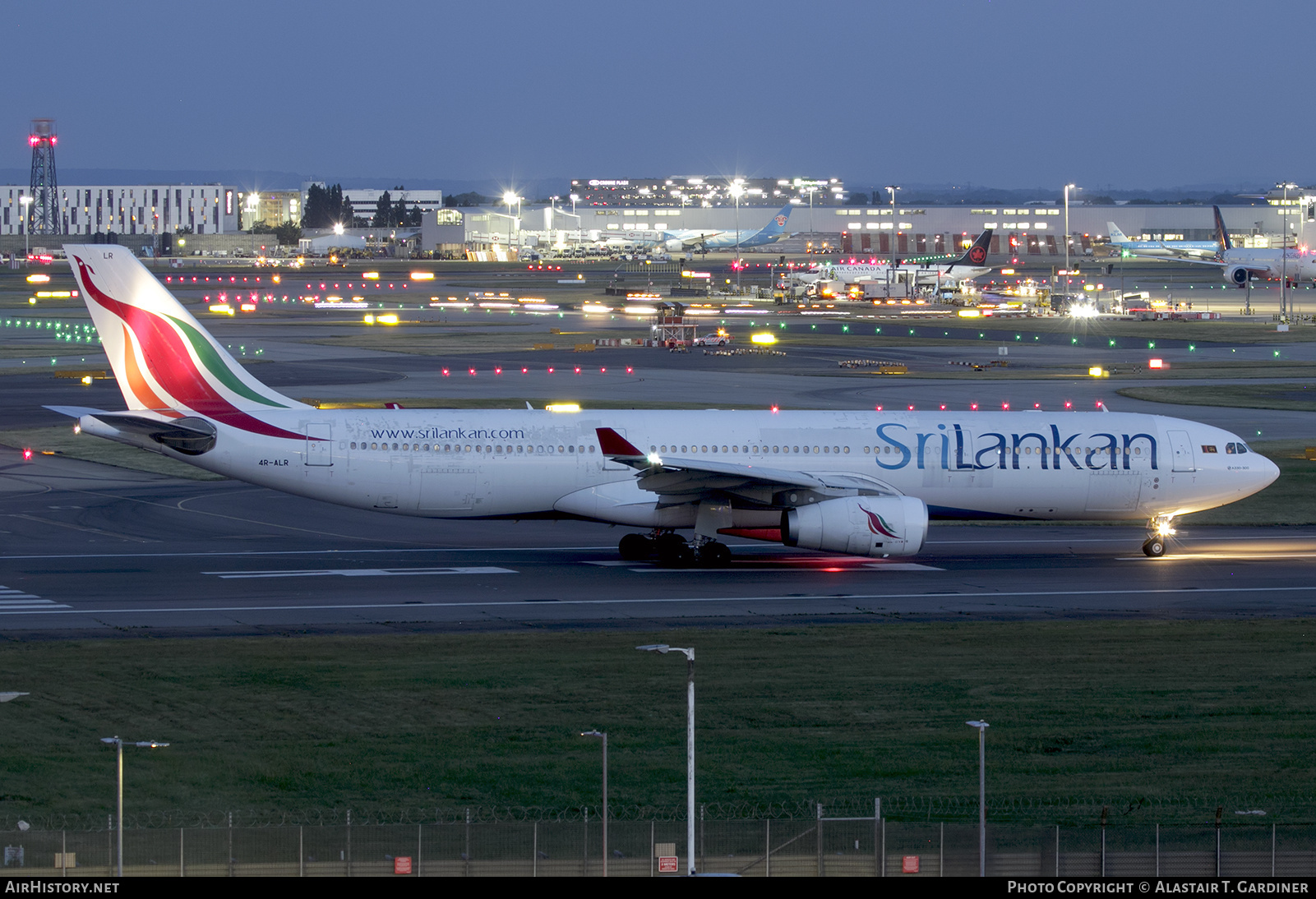 Aircraft Photo of 4R-ALR | Airbus A330-343 | SriLankan Airlines | AirHistory.net #846198