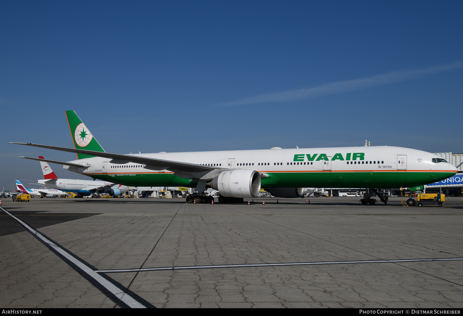 Aircraft Photo of B-16706 | Boeing 777-35E/ER | EVA Air | AirHistory.net #846494
