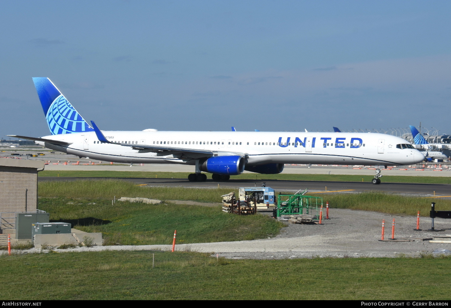 Aircraft Photo of N57869 | Boeing 757-33N | United Airlines | AirHistory.net #847168