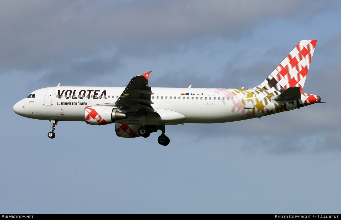 Aircraft Photo of EC-OJT | Airbus A320-214 | Volotea | AirHistory.net #847949