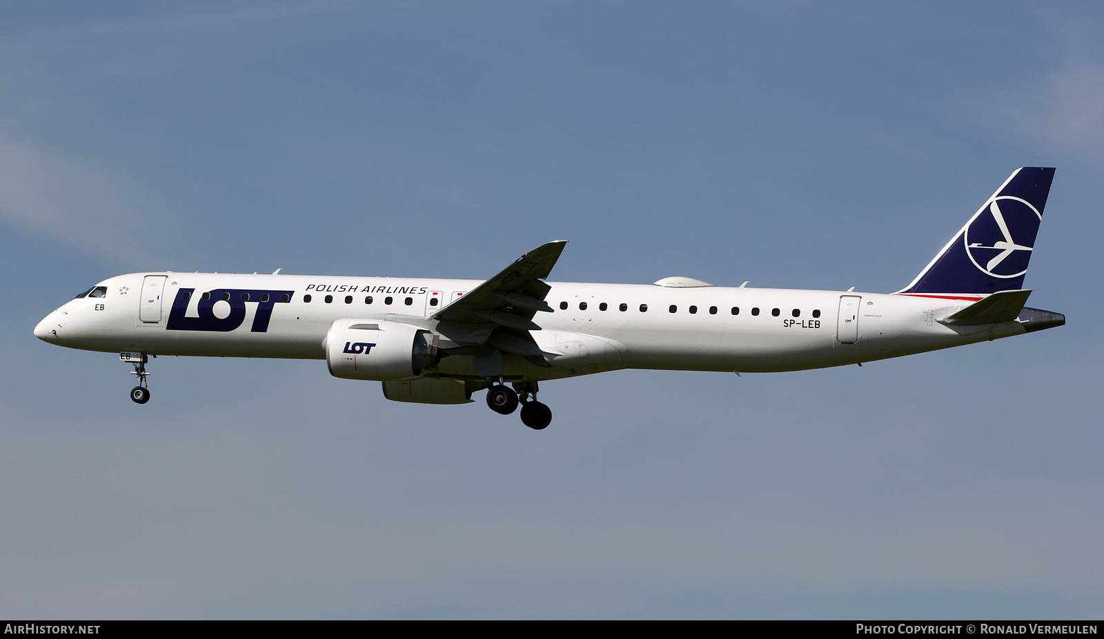 Aircraft Photo of SP-LEB | Embraer 195-E2 (ERJ-190-400) | LOT Polish Airlines - Polskie Linie Lotnicze | AirHistory.net #848194