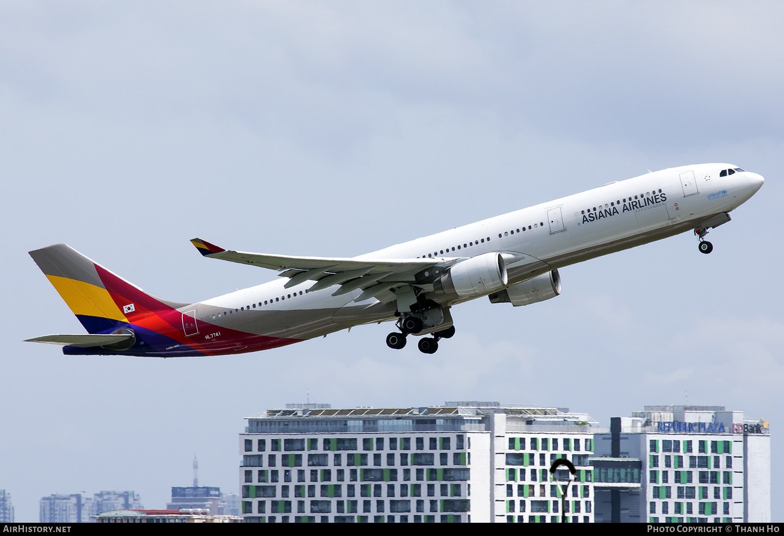 Aircraft Photo of HL7741 | Airbus A330-323E | Asiana Airlines | AirHistory.net #848208