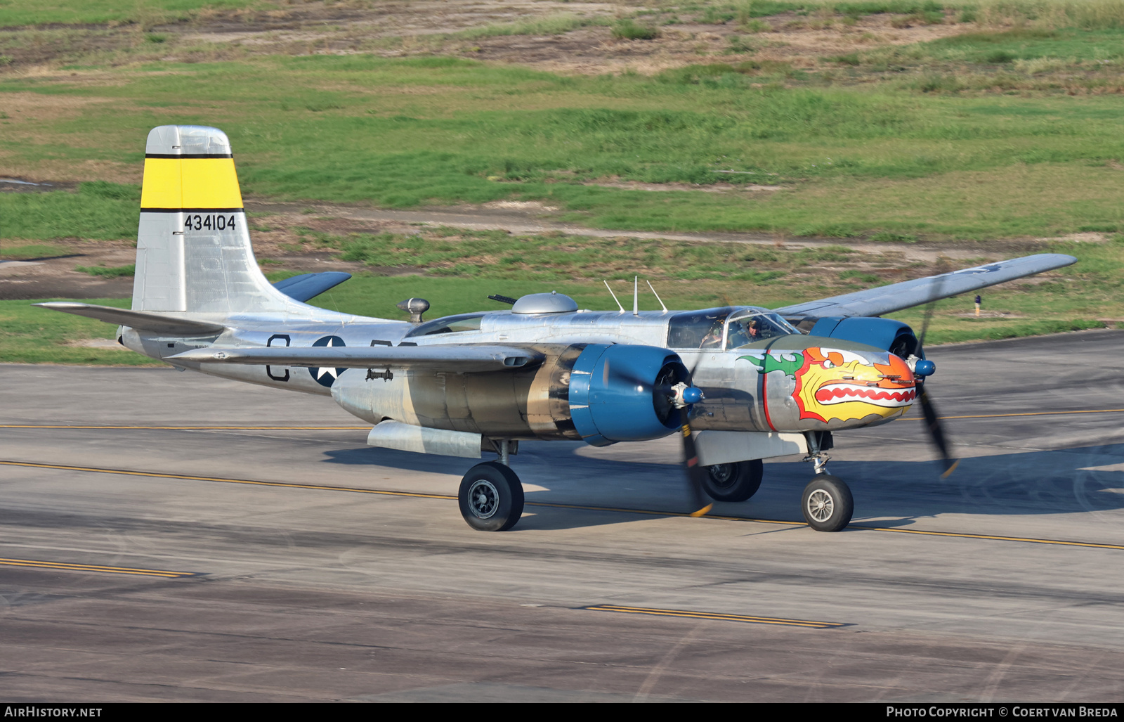Aircraft Photo of N99420 / NL99420 / 434104 | Douglas A-26B Invader | USA - Air Force | AirHistory.net #848511