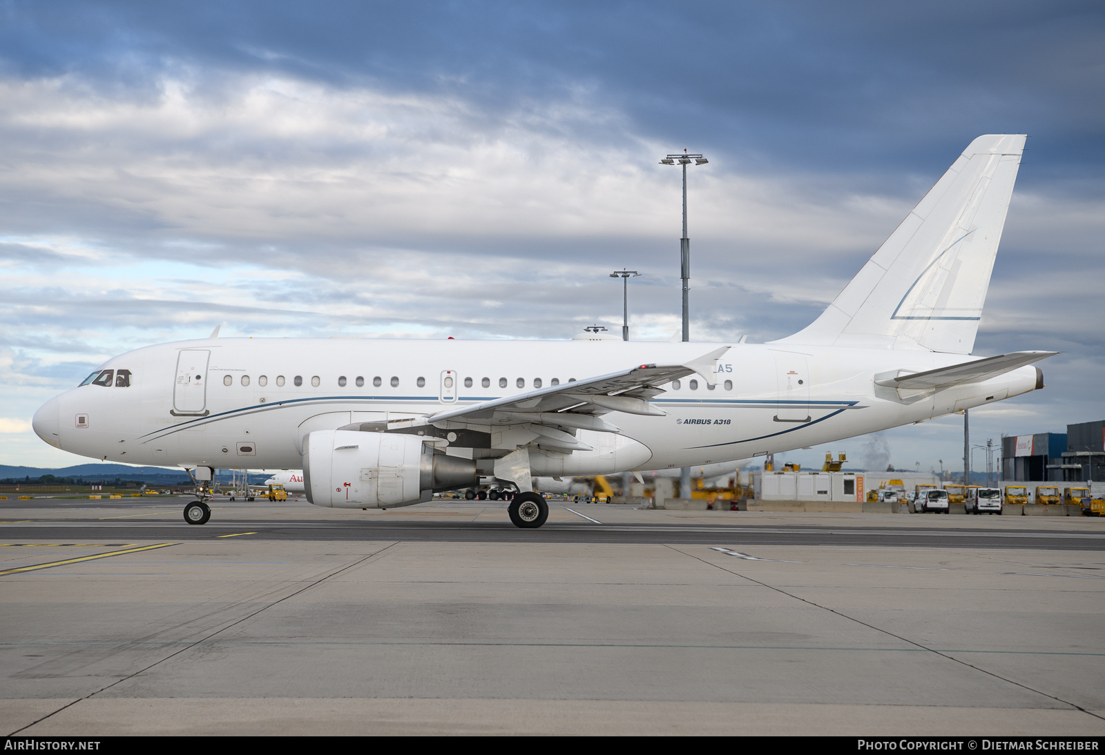 Aircraft Photo of HZ-A5 | Airbus ACJ318 (A318-112/CJ) | AirHistory.net #848562