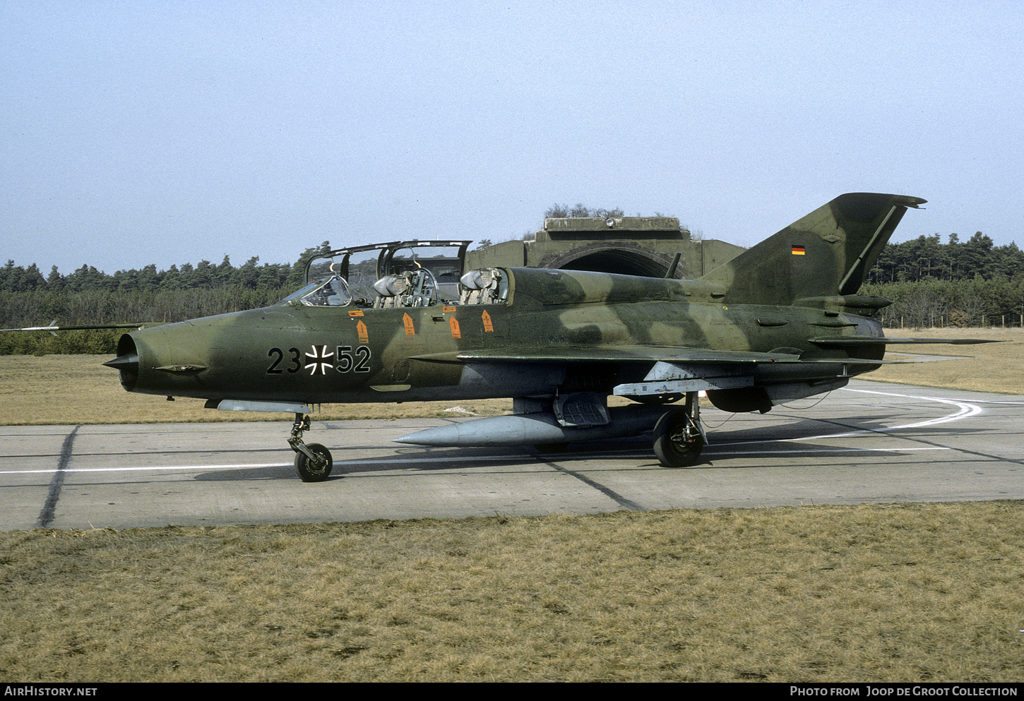 Aircraft Photo of 2352 | Mikoyan-Gurevich MiG-21UM | Germany - Air Force | AirHistory.net #848675