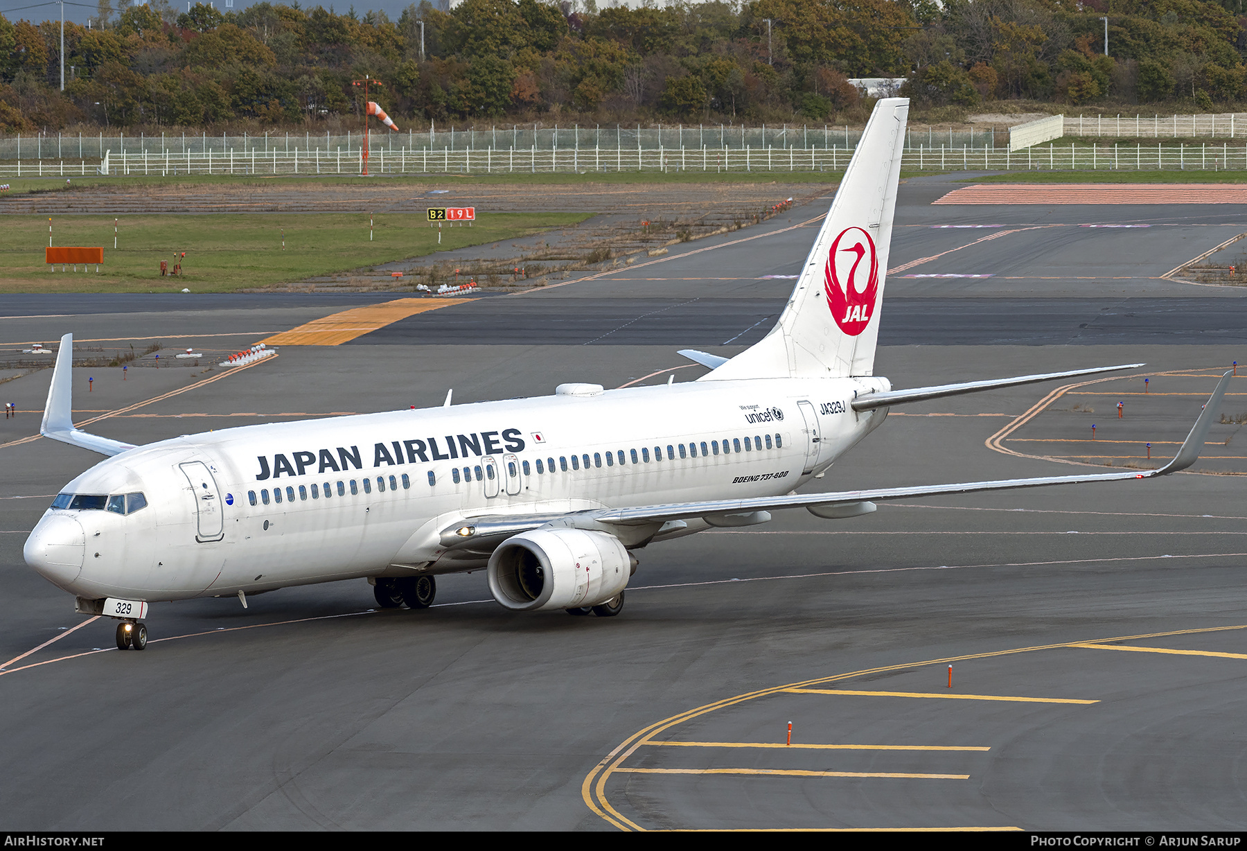 Aircraft Photo of JA329J | Boeing 737-846 | Japan Airlines - JAL | AirHistory.net #848704