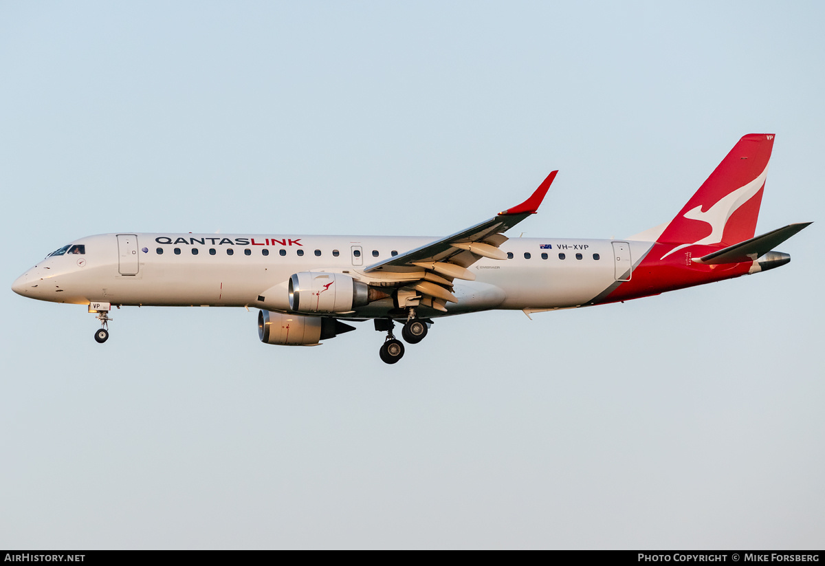 Aircraft Photo of VH-XVP | Embraer 190AR (ERJ-190-100IGW) | QantasLink | AirHistory.net #848754