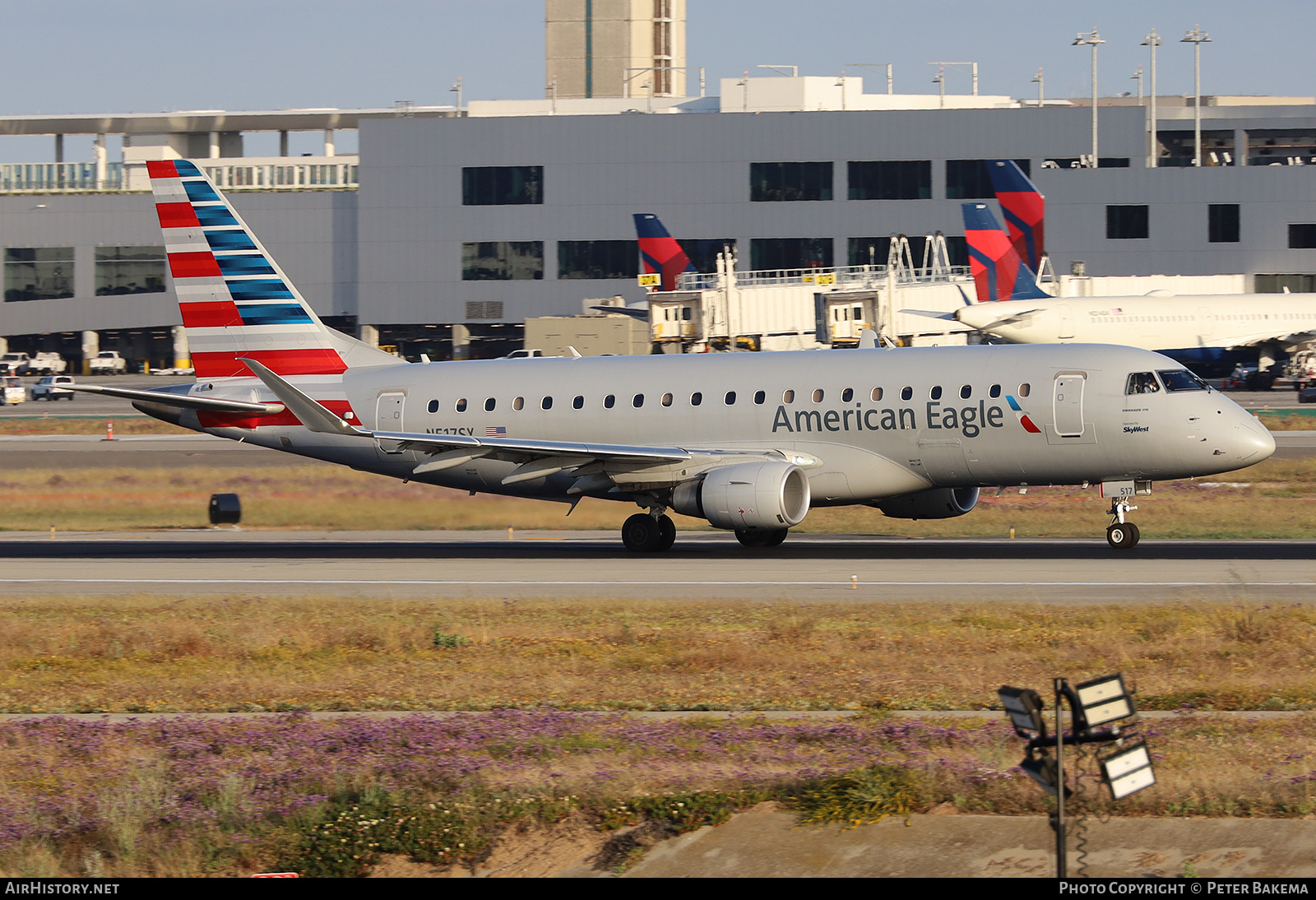 Aircraft Photo of N517SY | Embraer 175LR (ERJ-170-200LR) | American Eagle | AirHistory.net #848859