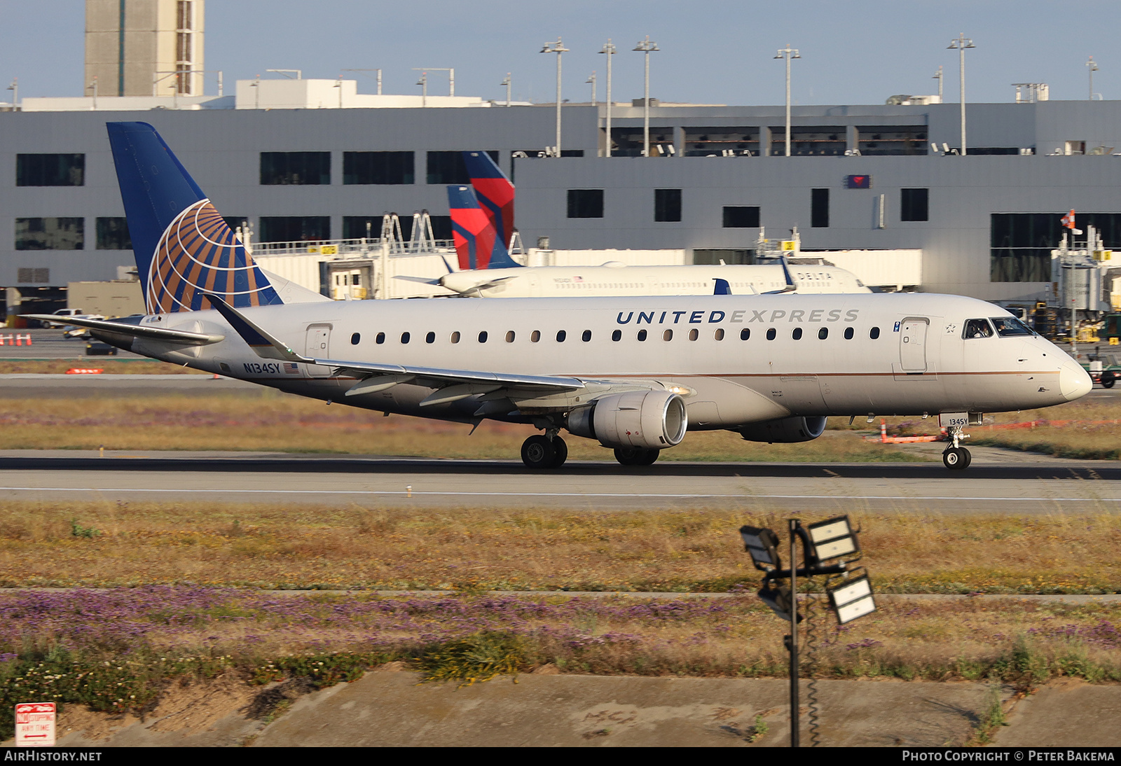 Aircraft Photo of N134SY | Embraer ERJ-175LR (ERJ-170-200 LR) | United Express | AirHistory.net #848861