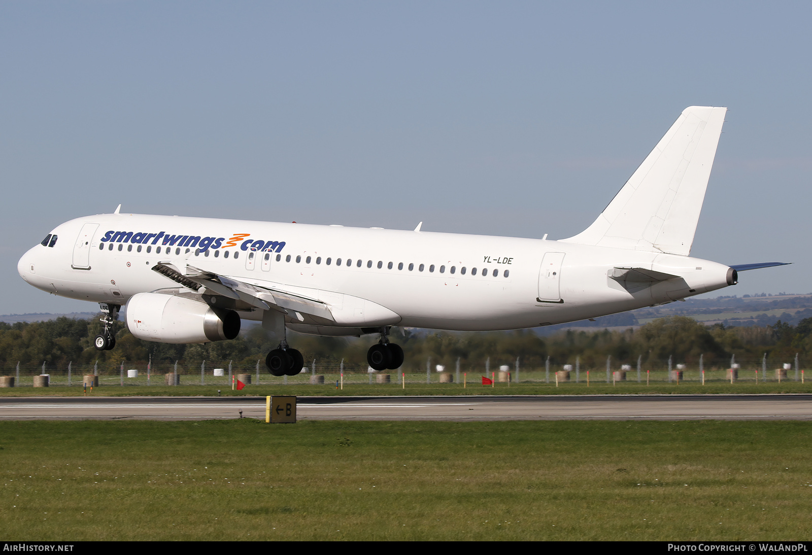 Aircraft Photo of YL-LDE | Airbus A320-232 | Smartwings | AirHistory.net #849120
