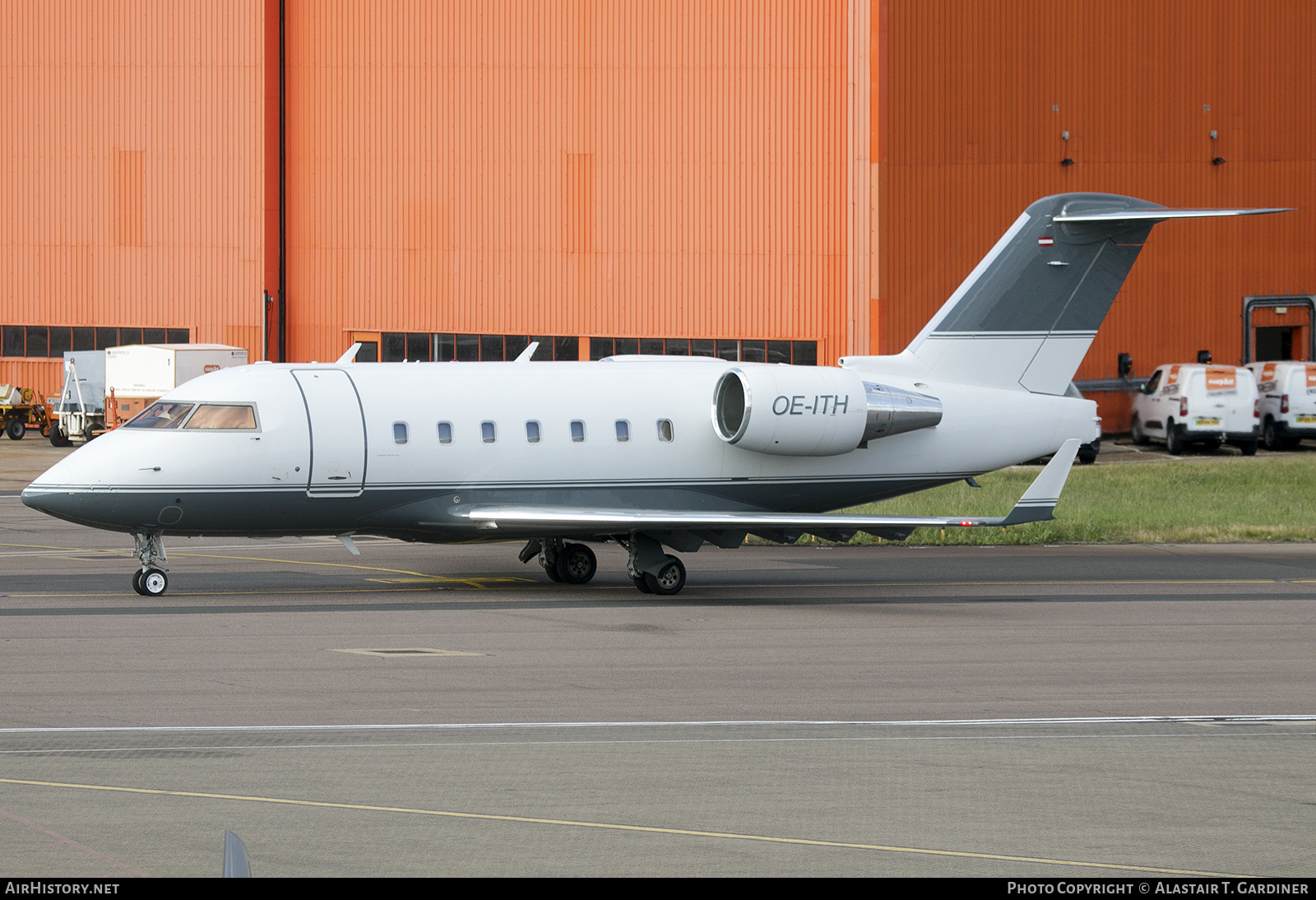 Aircraft Photo of OE-ITH | Bombardier Challenger 604 (CL-600-2B16) | AirHistory.net #849168