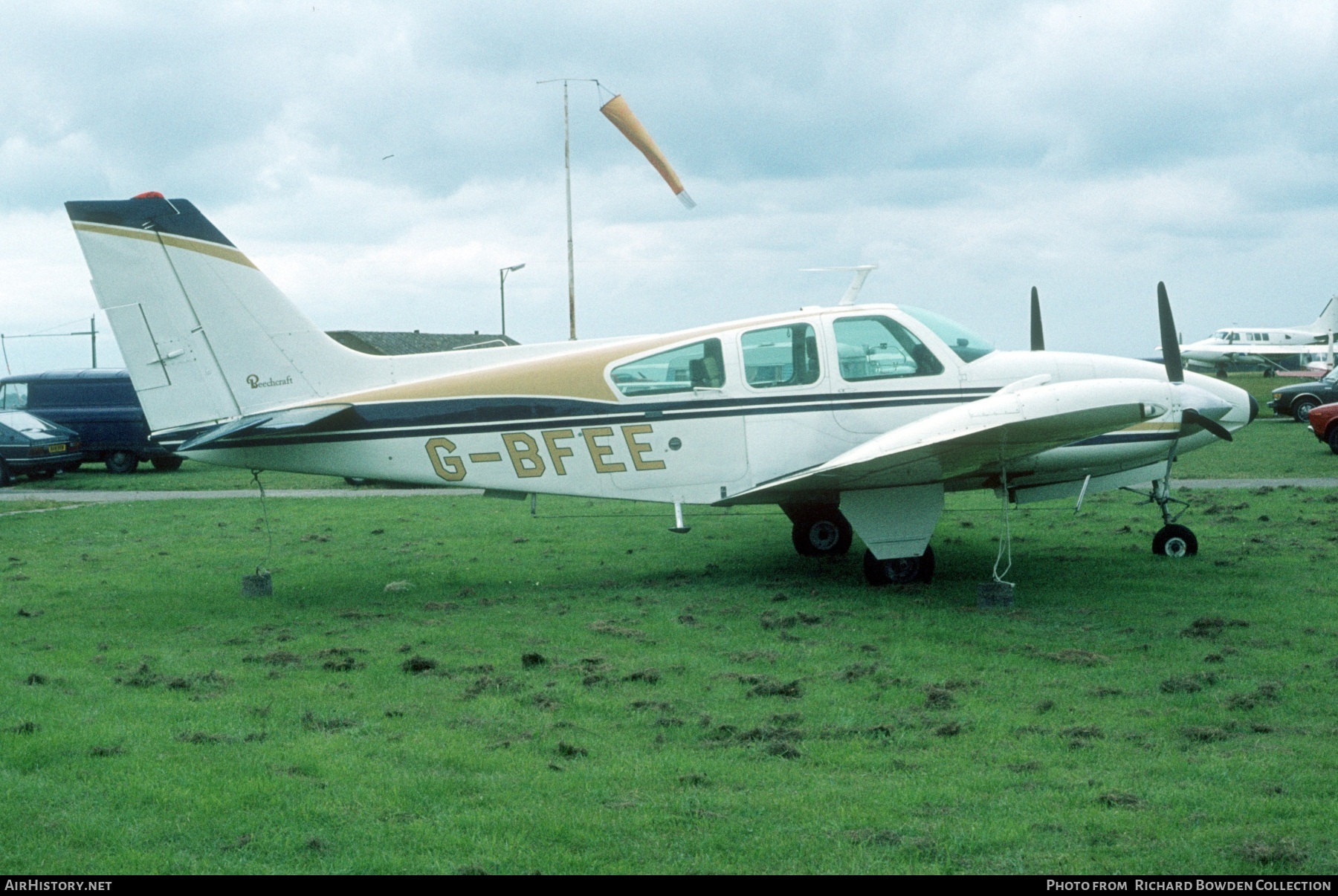 Aircraft Photo of G-BFEE | Beech E55 Baron | AirHistory.net #849183