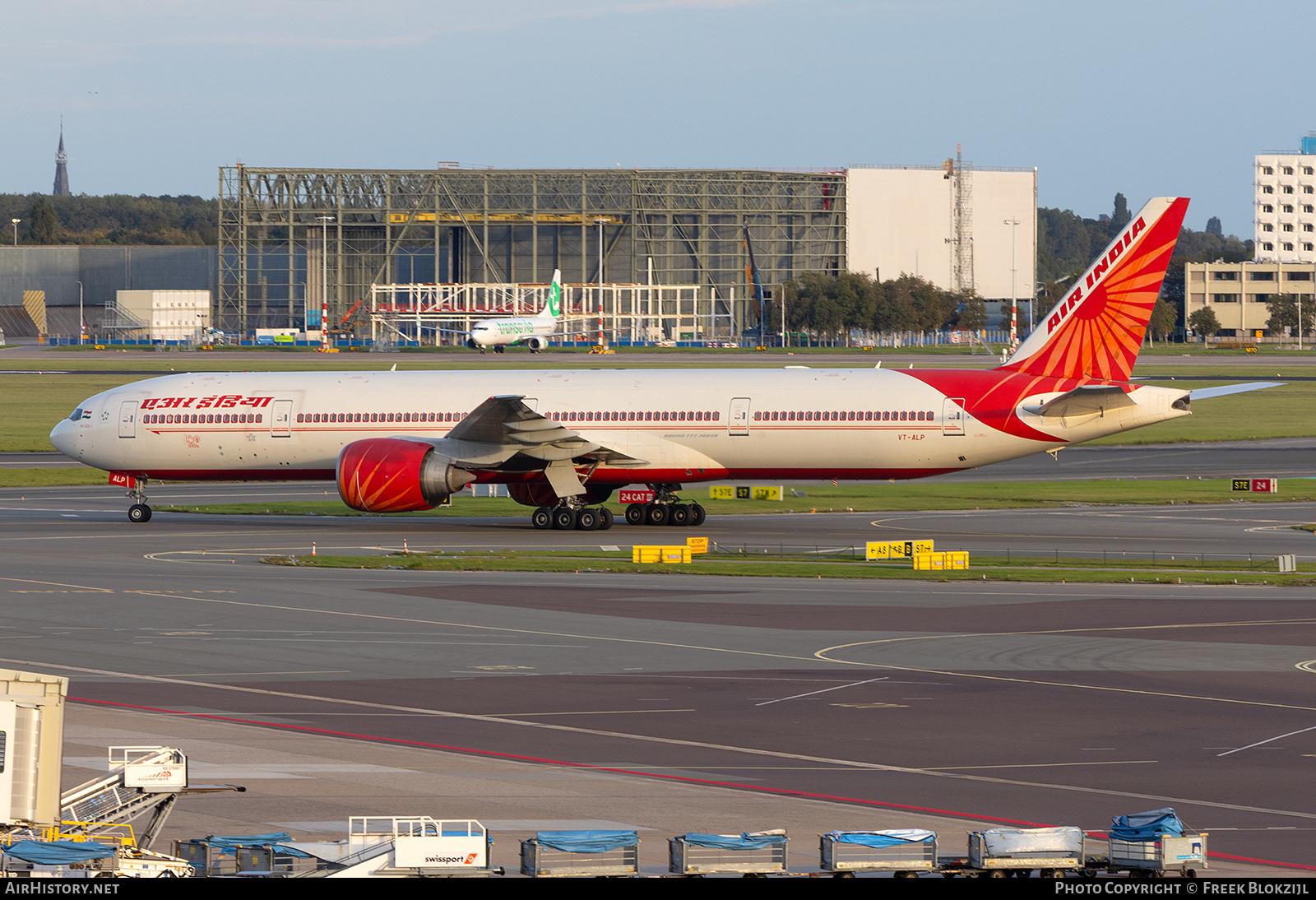 Aircraft Photo of VT-ALP | Boeing 777-337/ER | Air India | AirHistory.net #849769