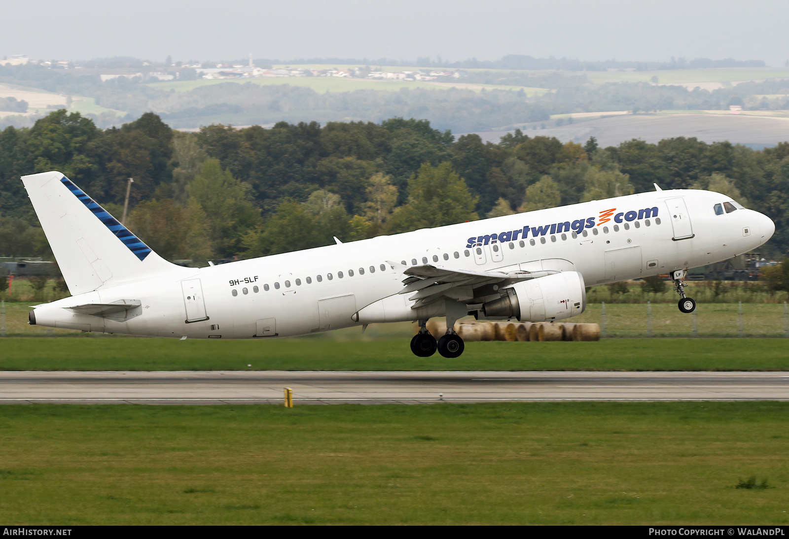 Aircraft Photo of 9H-SLF | Airbus A320-214 | Smartwings | AirHistory.net #849815