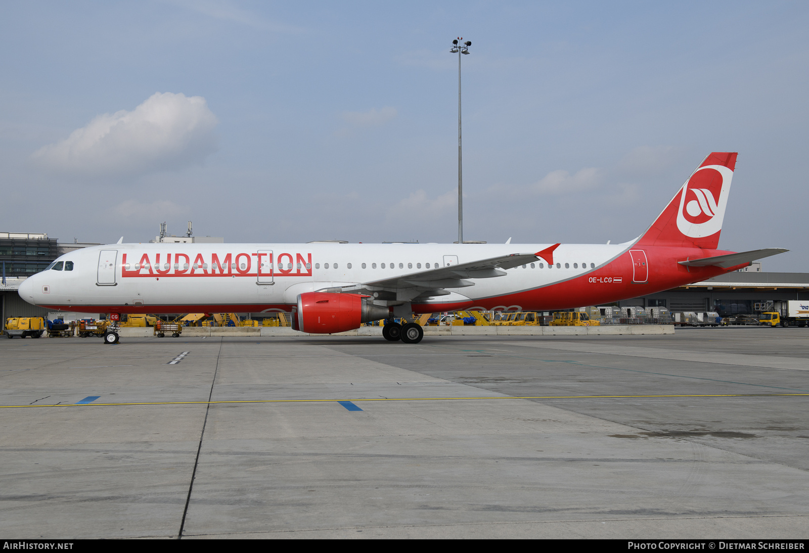 Aircraft Photo of OE-LCG | Airbus A321-211 | Laudamotion | AirHistory.net #849980