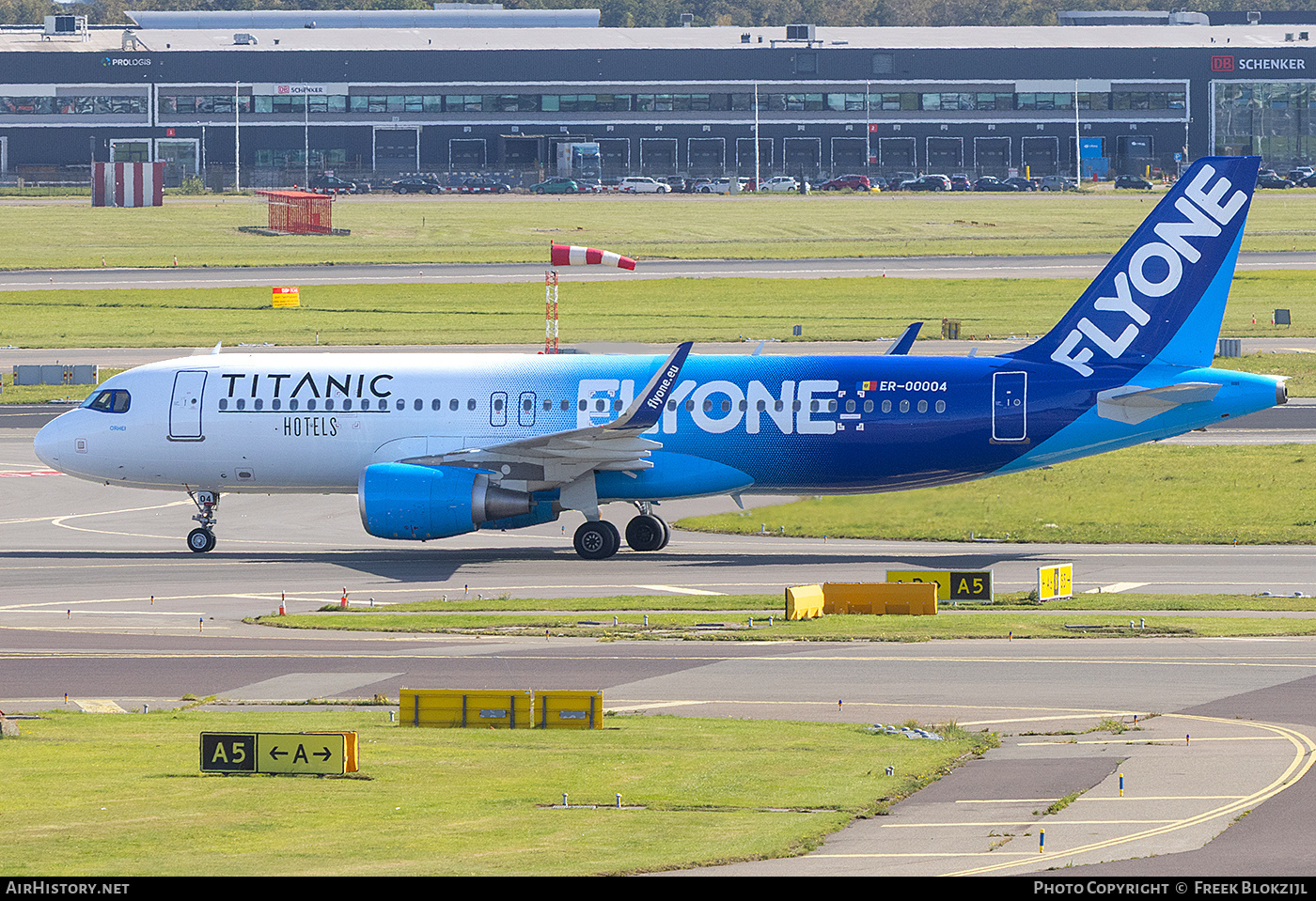 Aircraft Photo of ER-00004 | Airbus A320-214 | FlyOne | AirHistory.net #850024