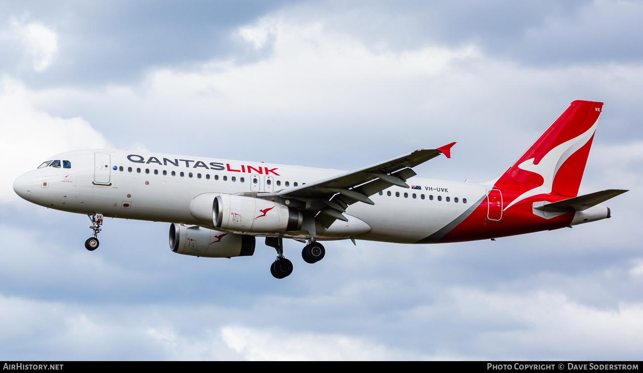Aircraft Photo of VH-UVK | Airbus A320-232 | QantasLink | AirHistory.net #850037