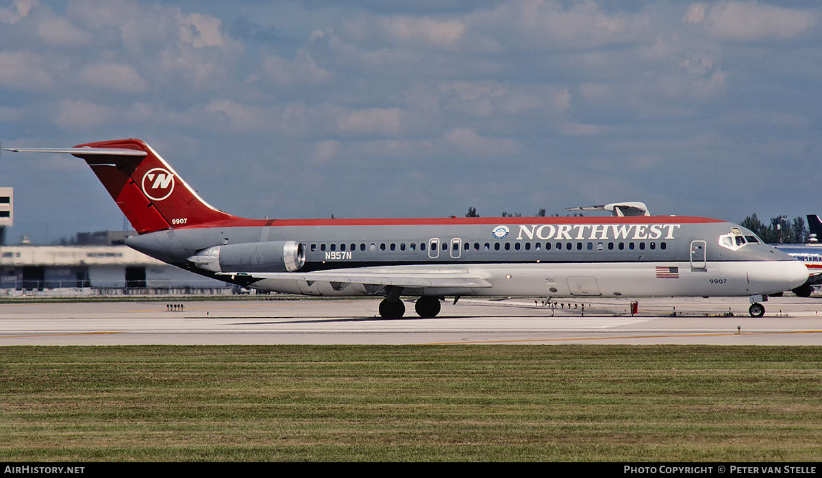 Aircraft Photo of N957N | McDonnell Douglas DC-9-31 | Northwest Airlines | AirHistory.net #850106