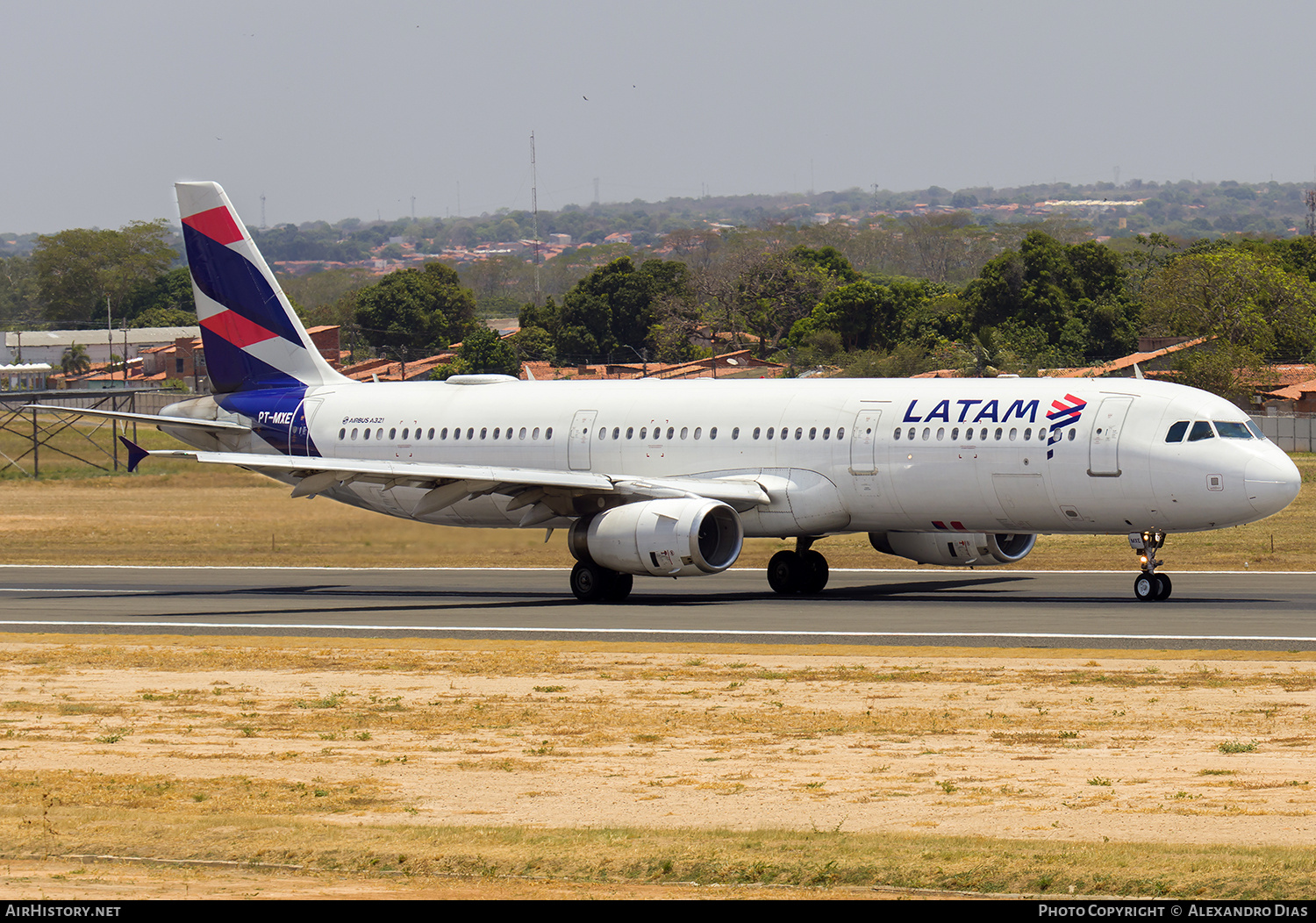 Aircraft Photo of PT-MXE | Airbus A321-231 | LATAM Airlines | AirHistory.net #850200