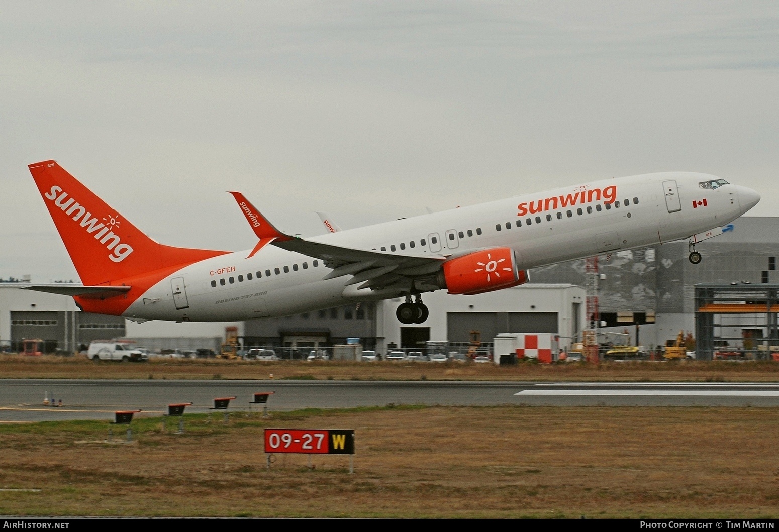 Aircraft Photo of C-GFEH | Boeing 737-8GS | Sunwing Airlines | AirHistory.net #850358