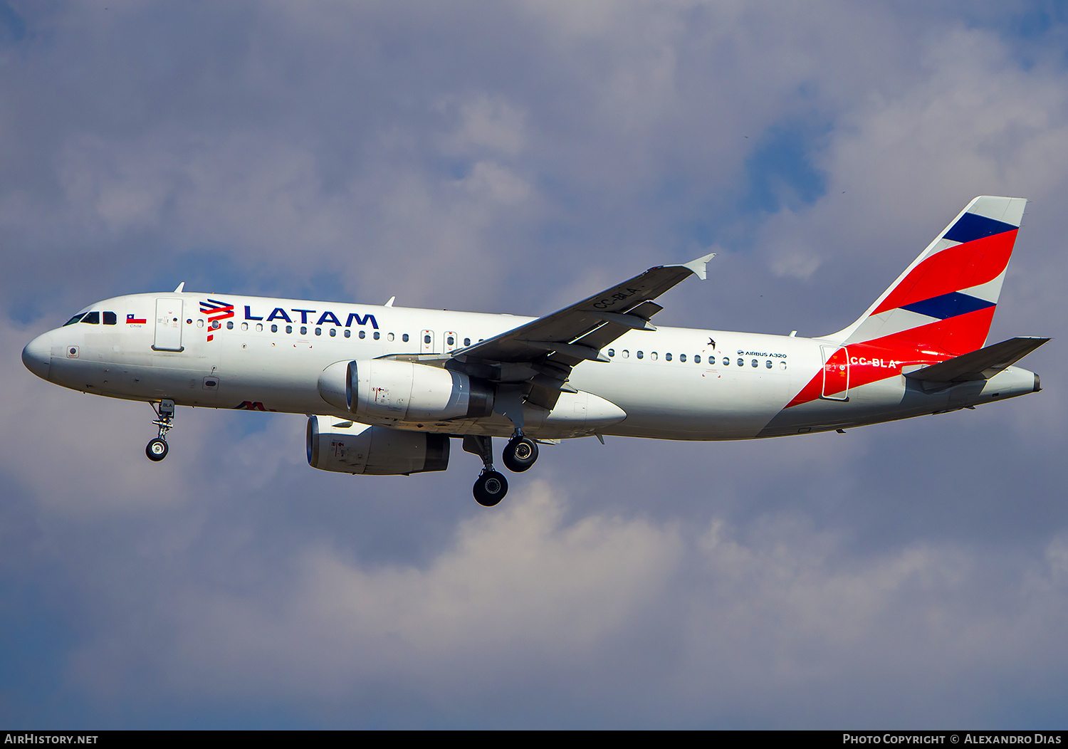 Aircraft Photo of CC-BLA | Airbus A320-233 | LATAM Airlines | AirHistory.net #850385
