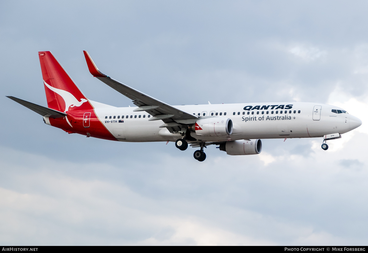 Aircraft Photo of VH-VYH | Boeing 737-838 | Qantas | AirHistory.net #850728