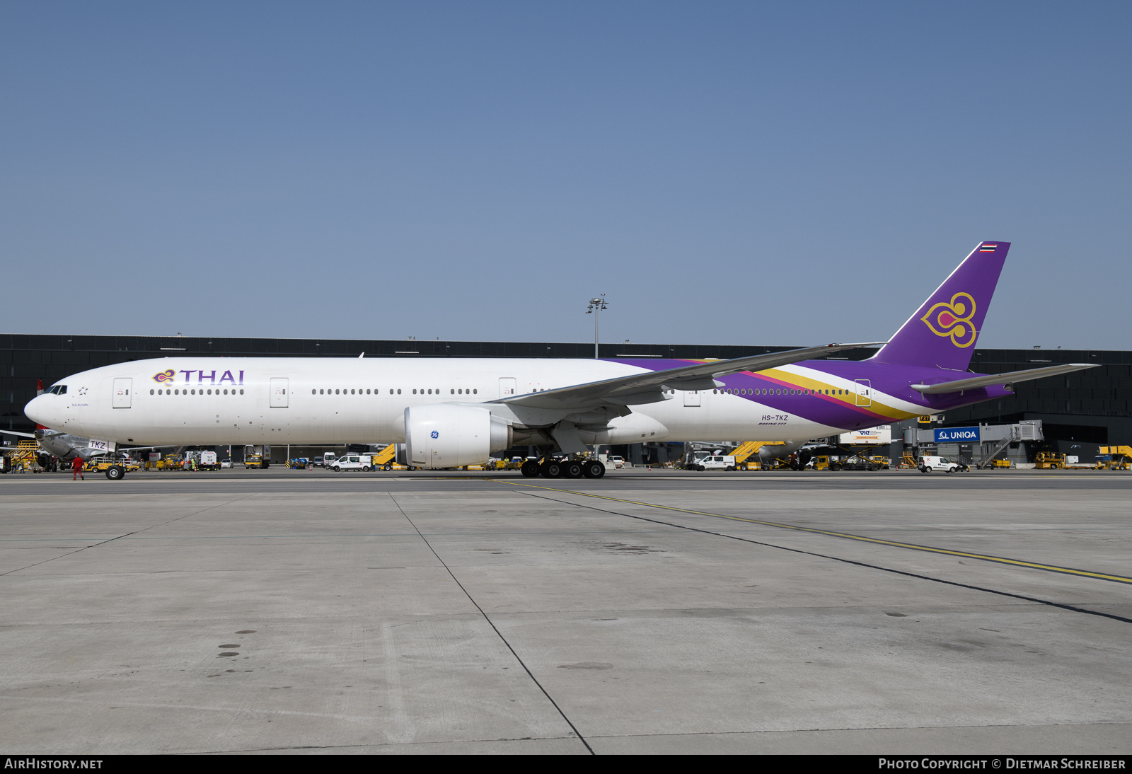 Aircraft Photo of HS-TKZ | Boeing 777-3D7/ER | Thai Airways International | AirHistory.net #850846