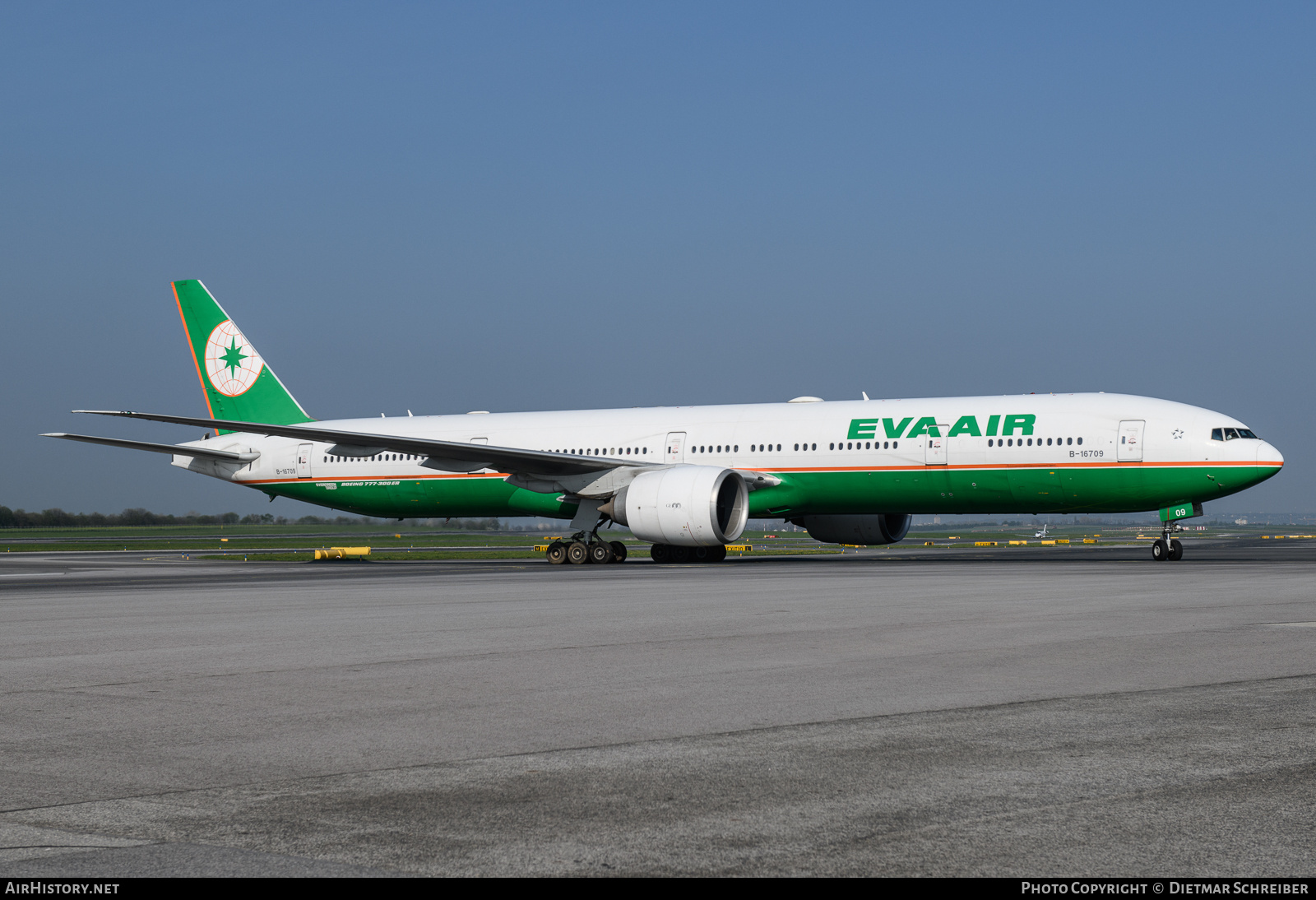 Aircraft Photo of B-16709 | Boeing 777-35E/ER | EVA Air | AirHistory.net #850881