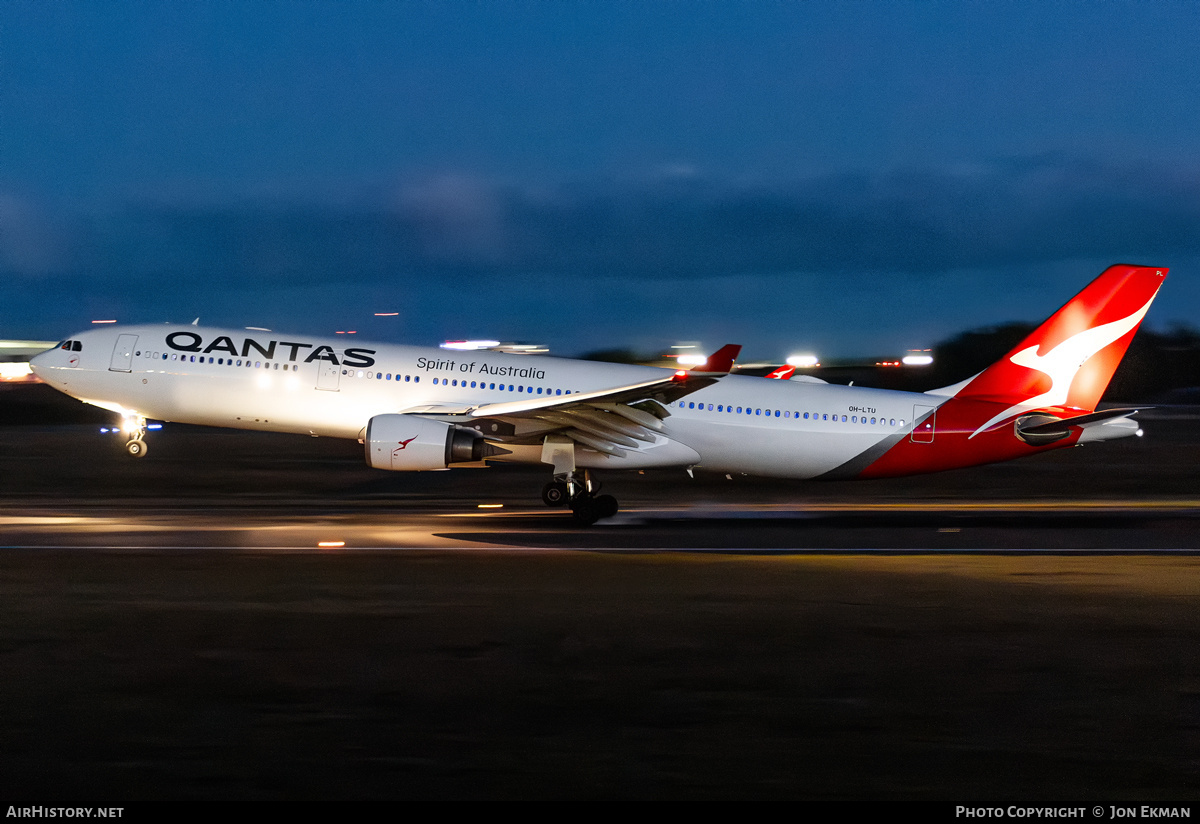 Aircraft Photo of OH-LTU | Airbus A330-302 | Qantas | AirHistory.net #850923