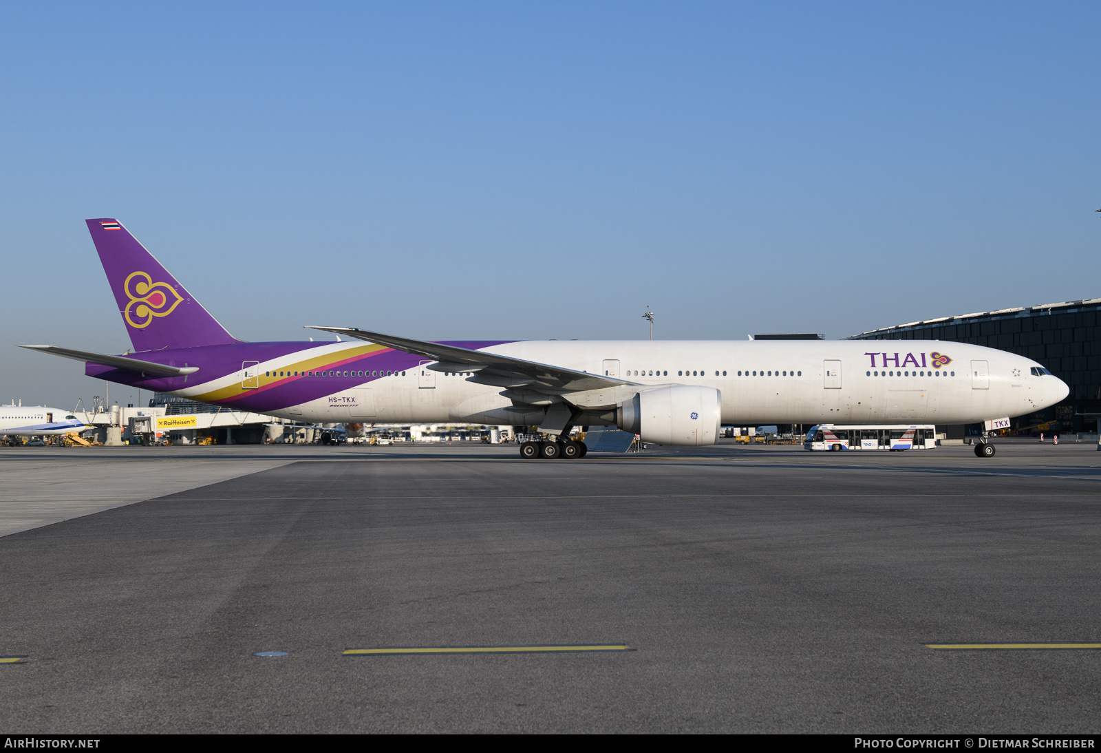Aircraft Photo of HS-TKX | Boeing 777-3D7/ER | Thai Airways International | AirHistory.net #851166