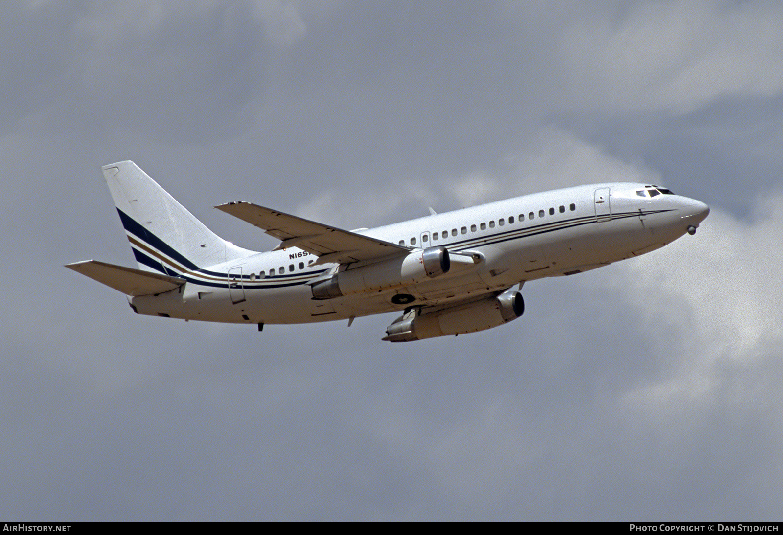 Aircraft Photo of N165W | Boeing 737-247 | AirHistory.net #851195