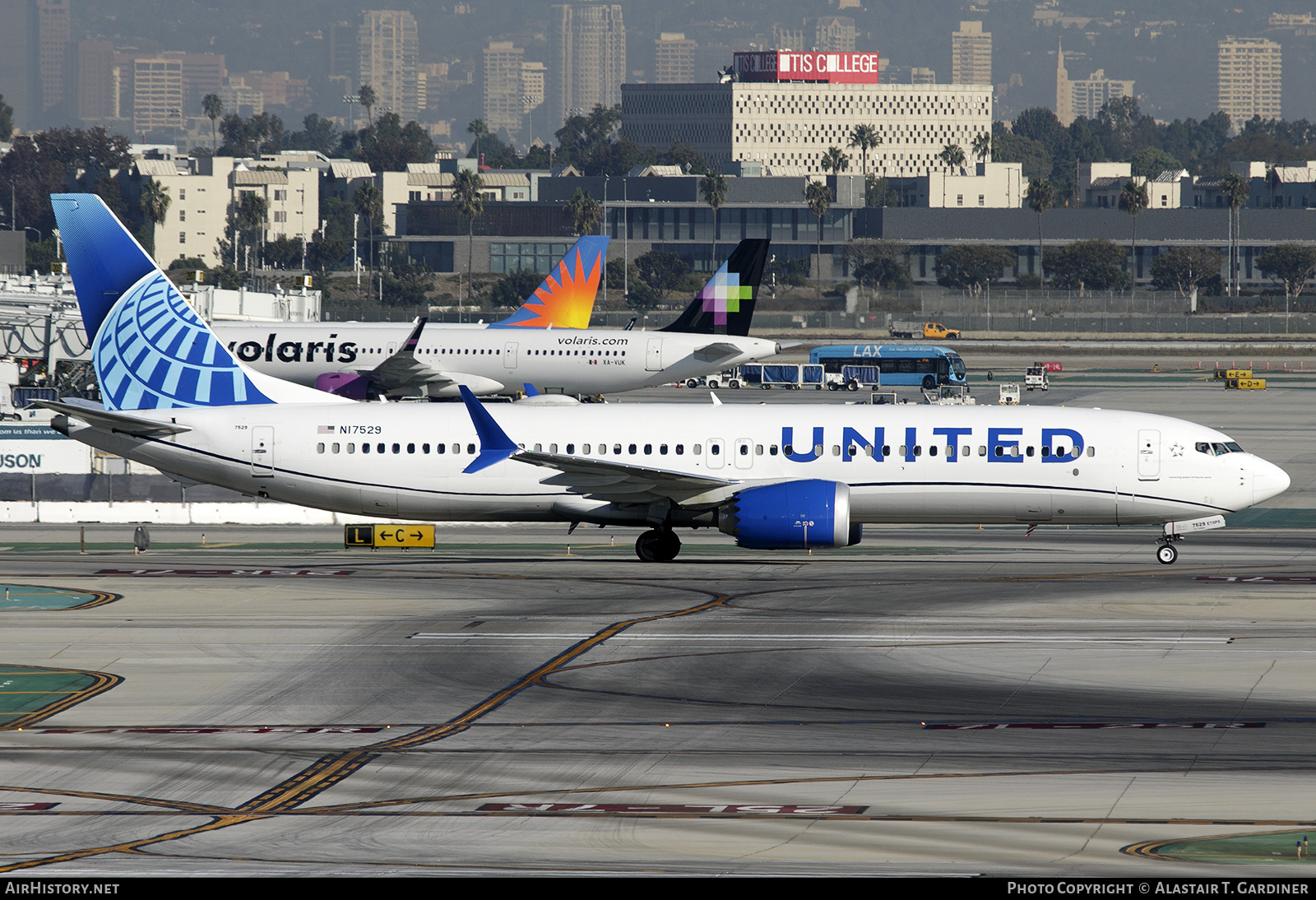Aircraft Photo of N17529 | Boeing 737-9 Max 9 | United Airlines | AirHistory.net #851356