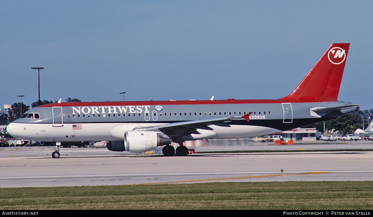 Aircraft Photo of N309US | Airbus A320-211 | Northwest Airlines | AirHistory.net #851530