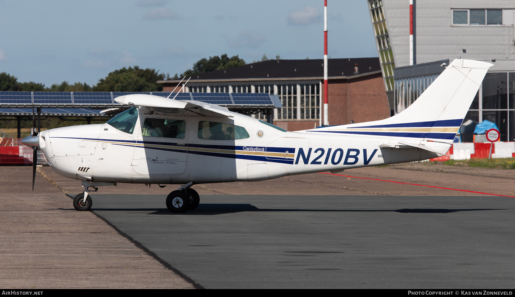 Aircraft Photo of N210BV | Cessna 210L Centurion II | AirHistory.net #851771