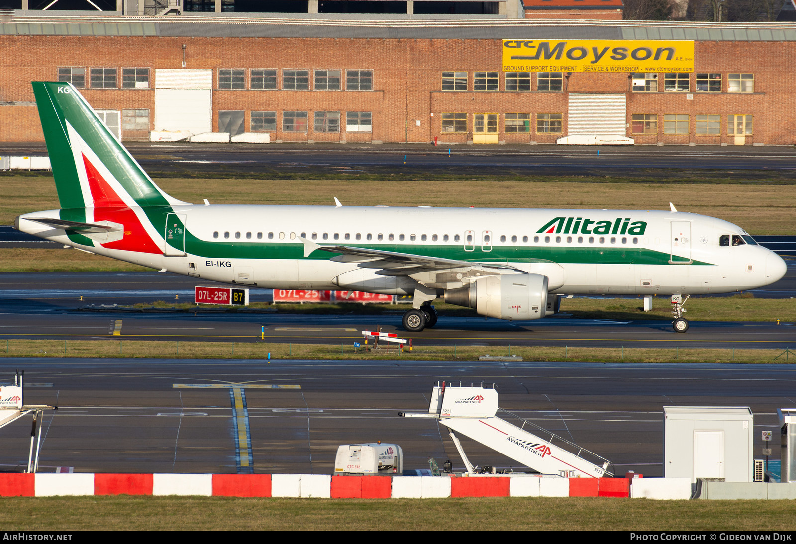 Aircraft Photo of EI-IKG | Airbus A320-214 | Alitalia | AirHistory.net #852134