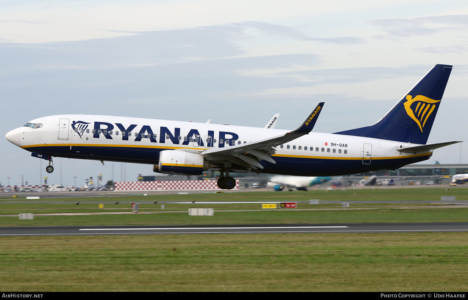 Aircraft Photo of 9H-QAB | Boeing 737-800 | Ryanair | AirHistory.net #852141
