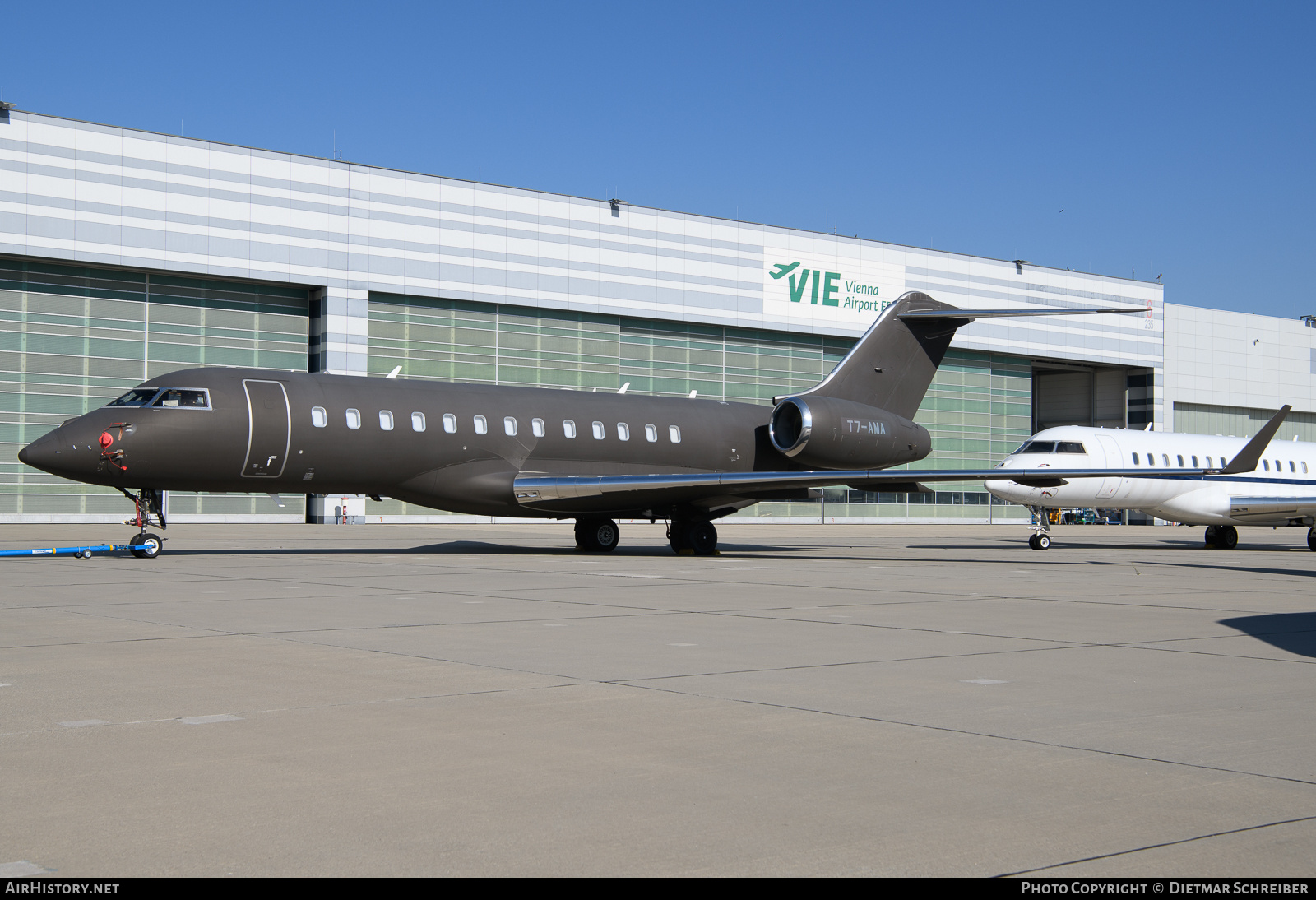 Aircraft Photo of T7-AMA | Bombardier Global Express XRS (BD-700-1A10) | AirHistory.net #852201