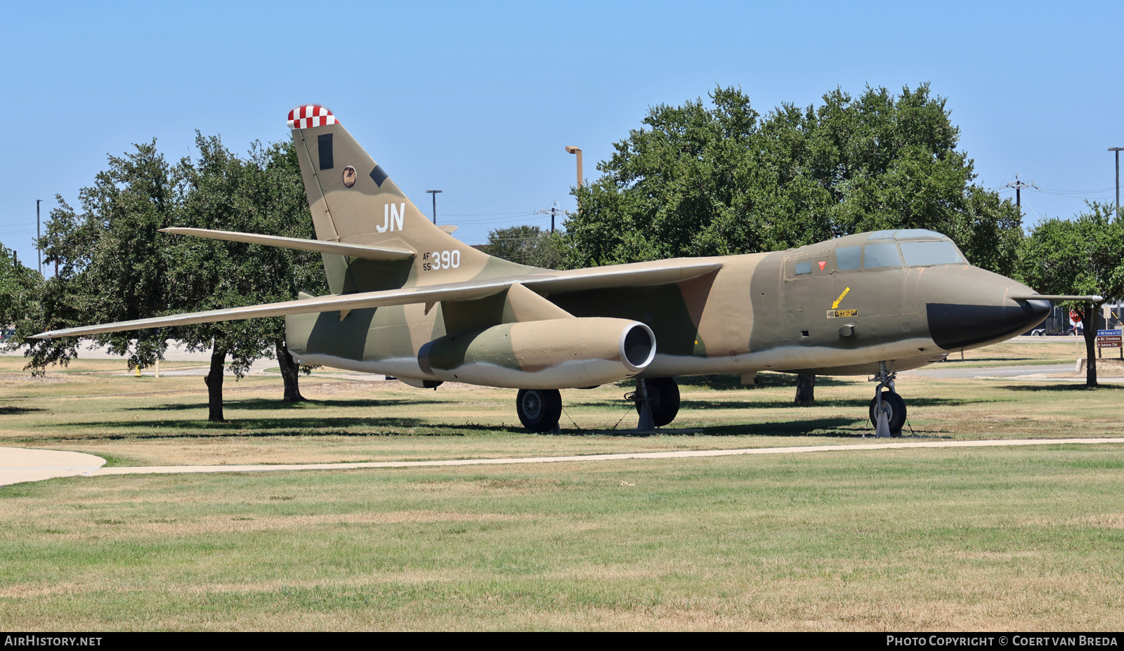 Aircraft Photo of 55-390 / AF55390 | Douglas JWB-66D Destroyer | USA - Air Force | AirHistory.net #852386