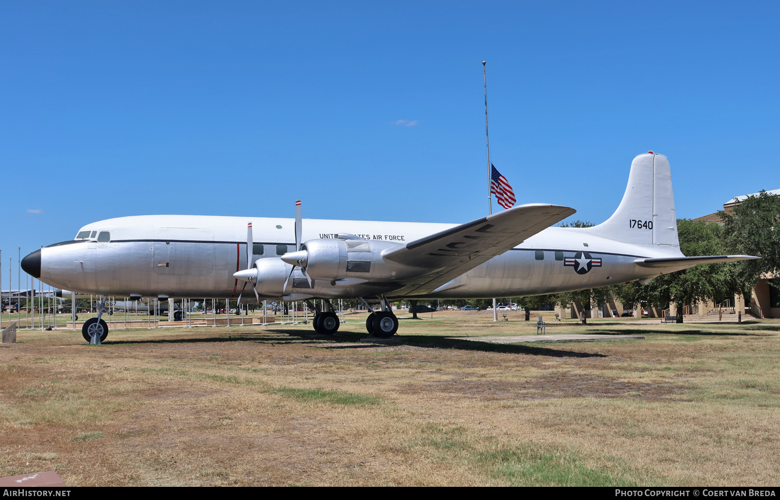 Aircraft Photo of 51-17640 / 17640 | Douglas C-118A Liftmaster | USA - Air Force | AirHistory.net #852401